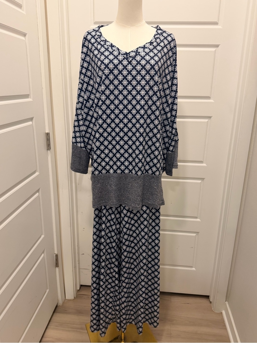 Suzanne Betro Navy & White Geometric Maxi Dress with Knit Hem NWT